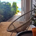 Seaside Backyard Tolofón