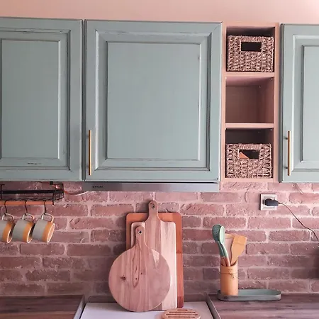 Seaview Backyard Tolofón