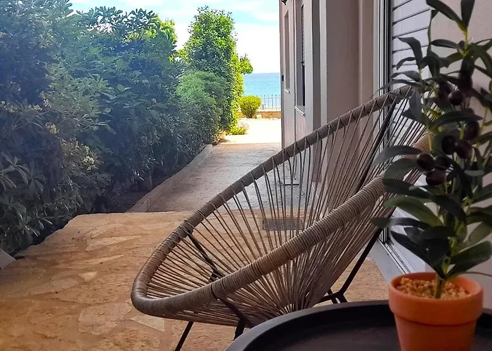 Seaview Backyard Τολοφώνας