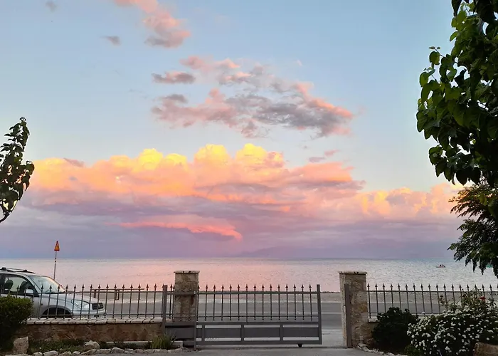 Seaview Backyard Τολοφώνας